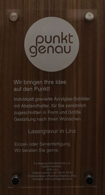 Schild aus Acryl mit Lasergravur